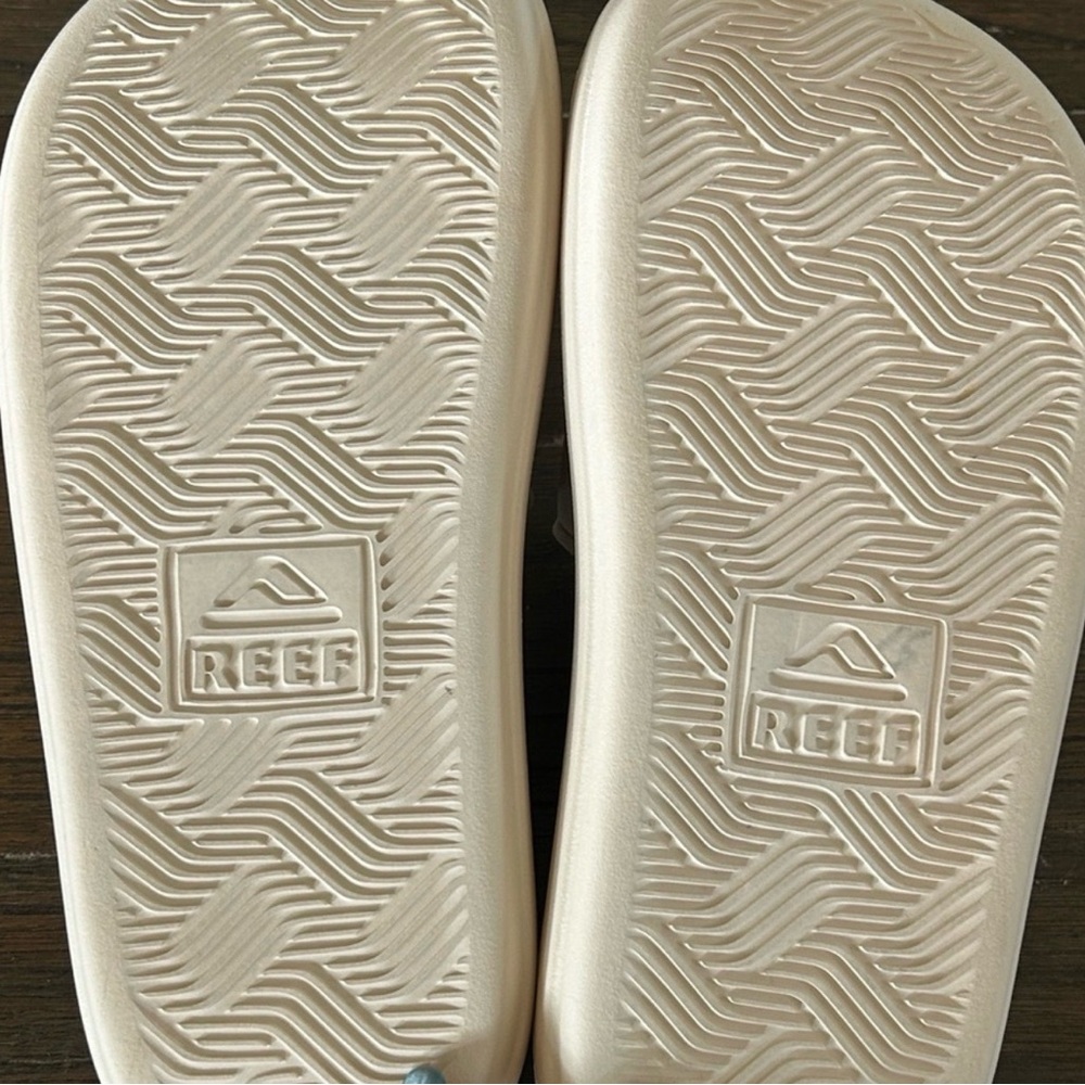 Reef Women's Cushion Boni Bay Flip Flop Sandal - Picture 4 of 7